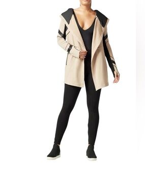 Blanc Noir size L Katia Traveler Jacket